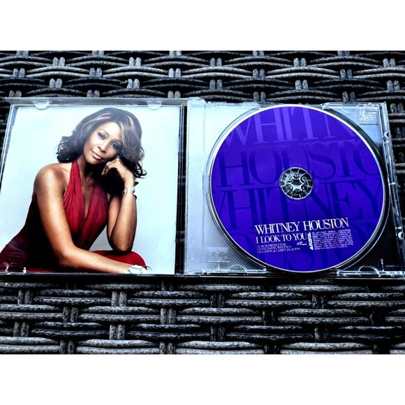 I Look To You by Whitney Houston CD Album 2009 Arista Records Pop R&B Music - Picture 2 of 3